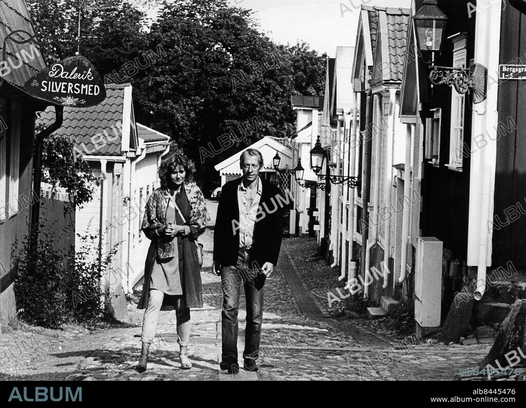 GÖTEBORG 1983-08-26.. Måns Westfelt på promenad tillsammans med Viveka Seldahl. *** Local Caption *** GP Foto: Leif Åkerström / Kamerareportage / TT / Kod: 2524.