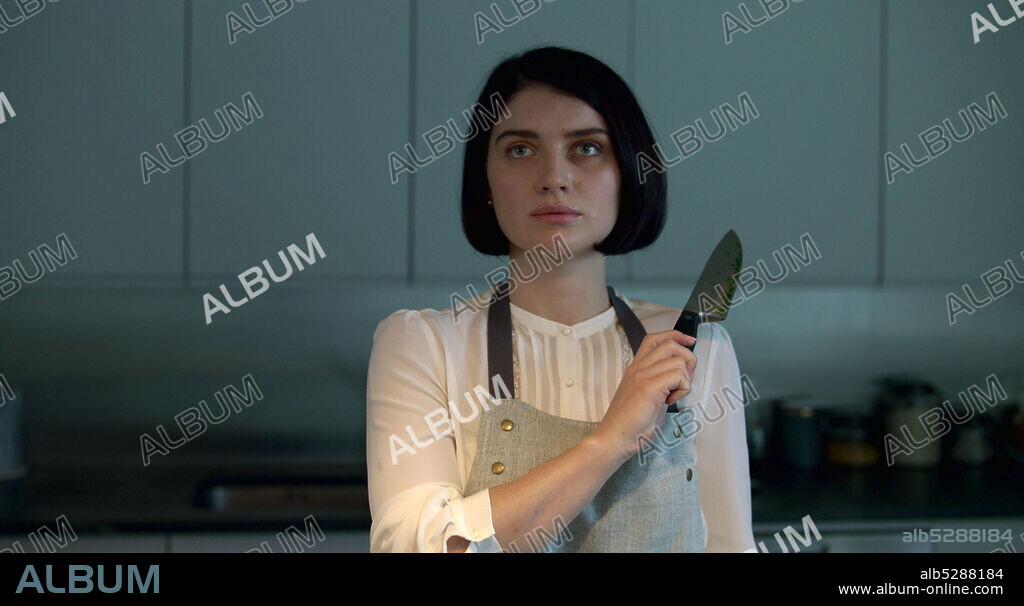 EVE HEWSON in BEHIND HER EYES, 2021, directed by STEVE LIGHTFOOT. Copyright LEFT BANK PICTURES/SONY PICTURES TV PROD UK.