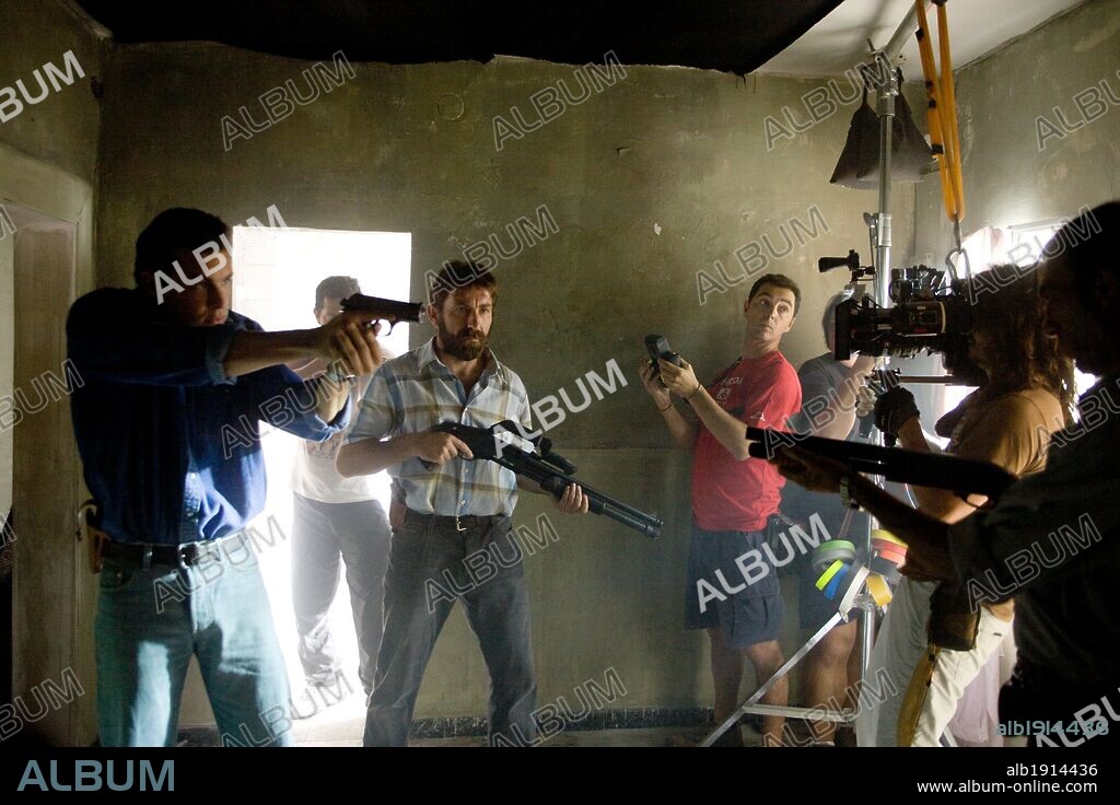 ANTONIO DE LA TORRE y MARIO CASAS en GRUPO 7, 2012, dirigida por ALBERTO RODRIGUEZ. Copyright ATIPICA FILMS / VERGNE, JULIO.