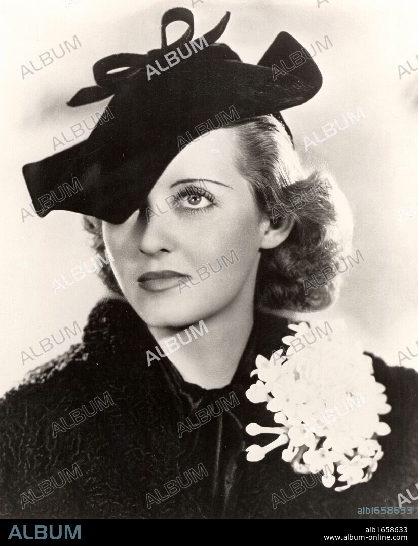 Bette Davis (1908-1989)  American Hollywood actress and film star. Photograph. (Photo by: Universal History Archive/UIG via Getty Images).