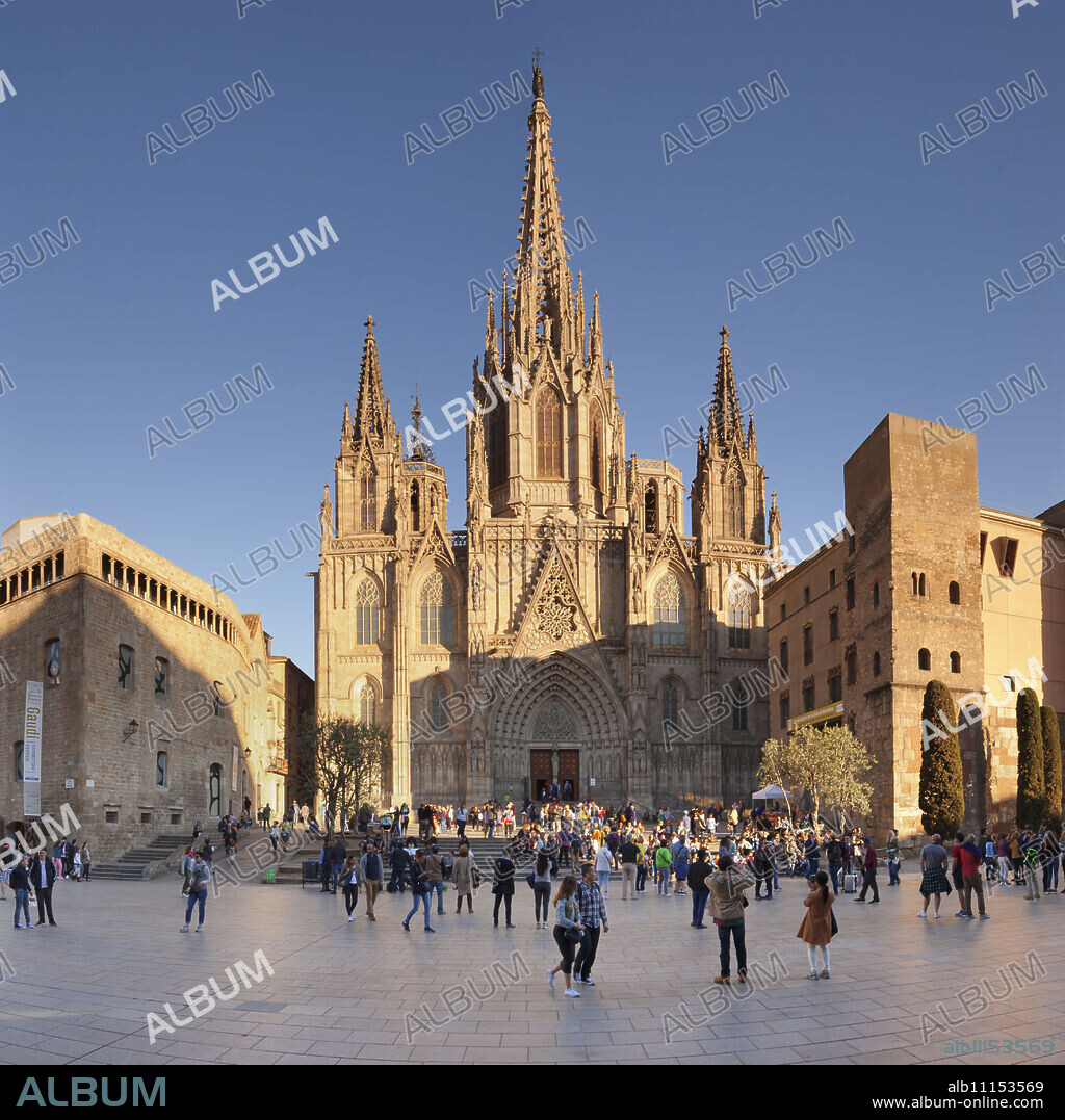 La Catedral de la Santa Creu i Santa Eulalia (Barcelona Cathedral), Barri Gotic, Barcelona, Catalonia, Spain, Europe.