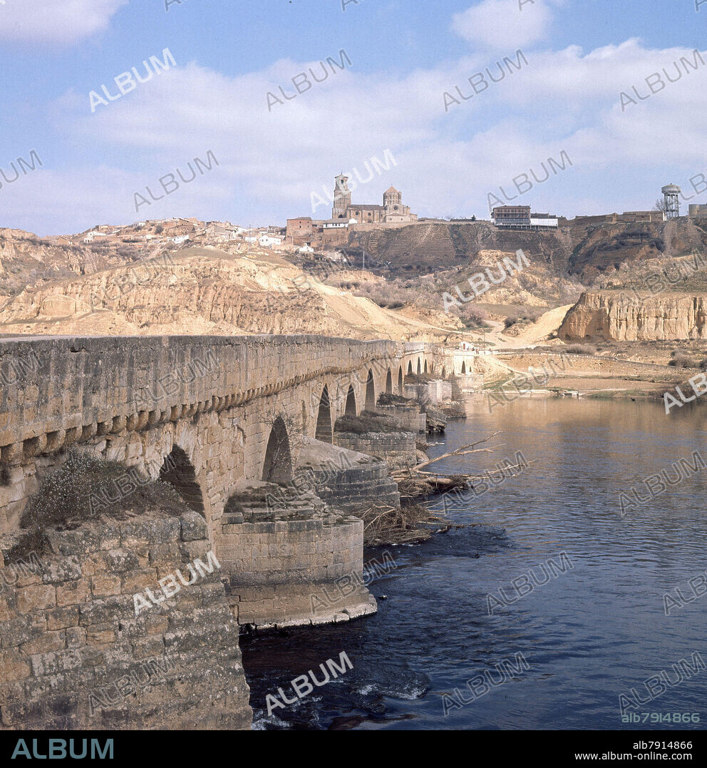 PUENTE DE TORO SOBRE EL RIO DUERO - SIGLO XII - FOTO AÑOS 70.