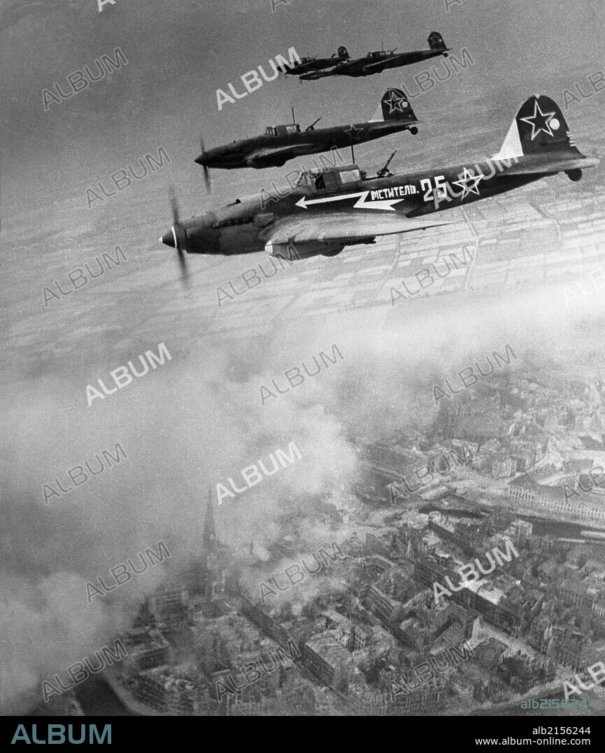 World war 2, ilyushin il-2 stormoviks in flight. 01/02/2013