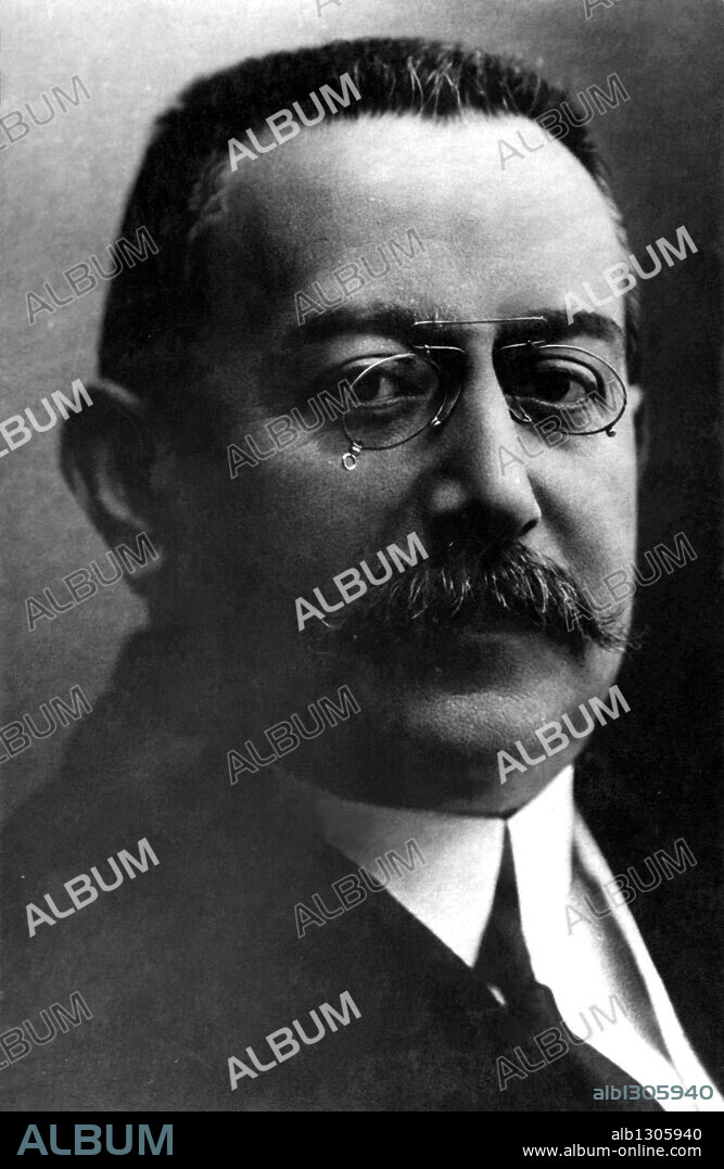 Enric Prat de la Riba i Sarrà (Castellterçol, 1870-1917). Político. Presidente de la Mancomunitat de Catalunya.