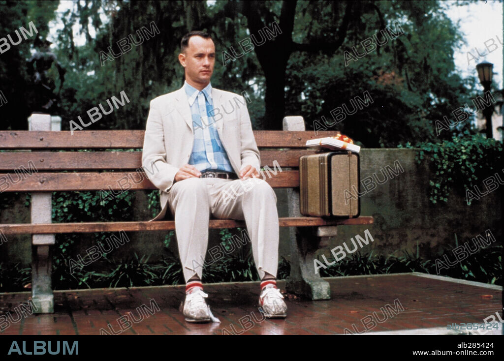 TOM HANKS en FORREST GUMP, 1994, dirigida por ROBERT ZEMECKIS. Copyright PARAMOUNT PICTURES.