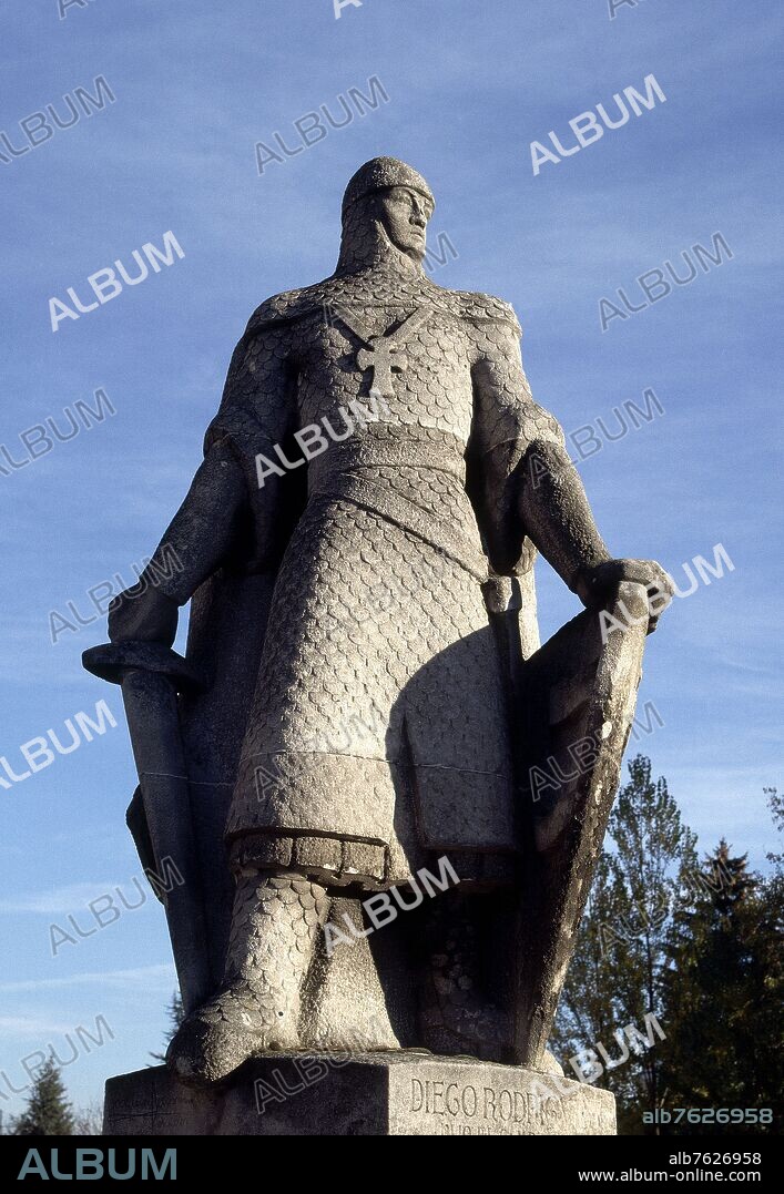 LUCARINI JOAQUIN 1905/69 LUCARINI AMADOR. ESTATUA DE DIEGO RODRIGUEZ HIJO DEL CID CAMPEADOR MUERTO EN LA BATALLA DE CONSUEGRA EN EL AÑO 1097 - ESTATUA SITUADA EN EL PUENTE DE SAN PABLO.