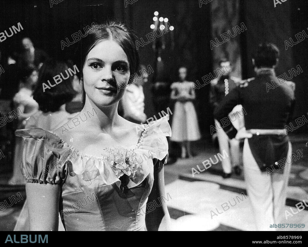 Stockholm 1962-02-08. Operasångerskan Sylvia Lindenstrand debuterar som Olga i Operans nyinstudering av Eugen Onegin. Foto: Ragnhild Haarstad / SvD / TT / kod 12014.