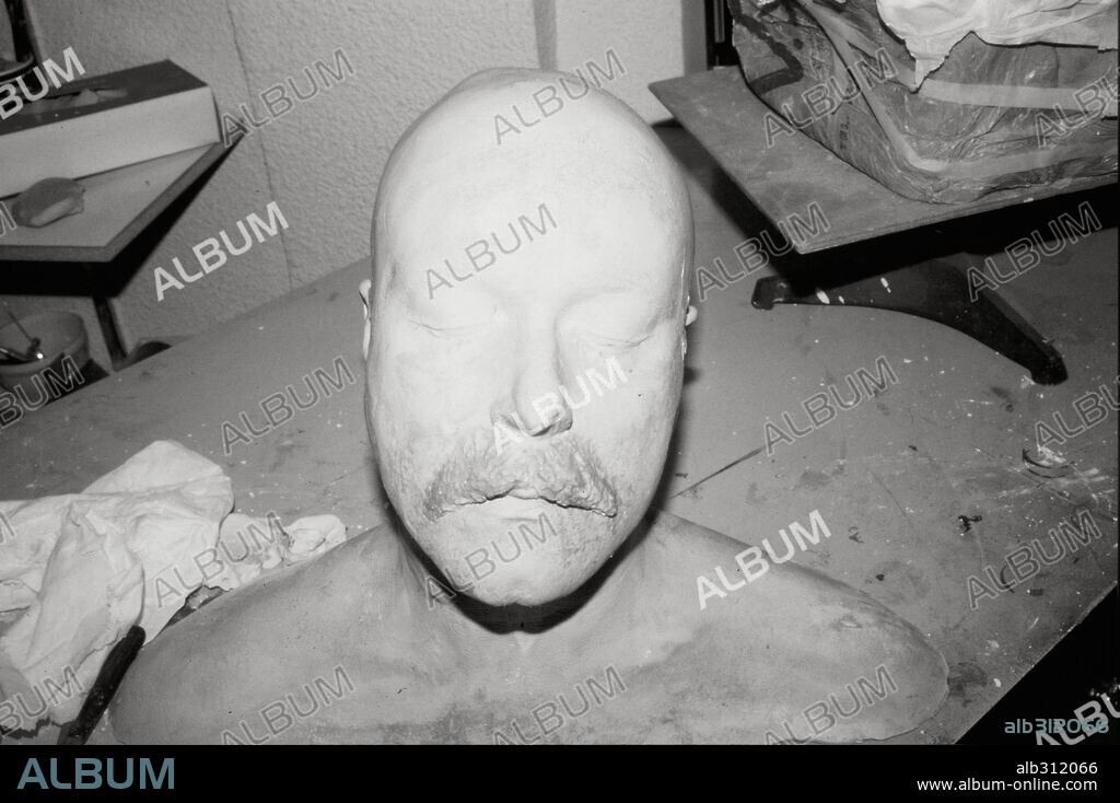 ACCION MUTANTE, 1993, dirigida por ALEX DE LA IGLESIA. Copyright EL DESEO S.A/CIBY 2000.