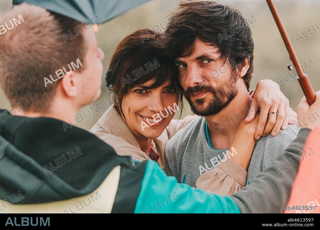 MARIBEL VERDU y MIKEL RUEDA en EL DOBLE MAS QUINCE, 2019, dirigida por MIKEL RUEDA. Copyright ETB / Potenza Producciones / Baleuko.