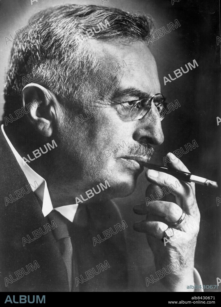 1930-tal.. Orig. bildtext... 75. GEBURTSTAG SVEN HEDINS Der weitbekannte schwedische Forschungsreisende Sven von Hedin begeht am 19. Februar seinen 75. Geburtstag. Der grosse Forscher, dem wichtige Entdeckungen im asiatischen Erdteil, insbesondere auch im Transhimalaja, dem nach ihm benannten Hedin-Gebirgs gelangen, ist im Verlaufs vieler Jahre auch als Freund Deutschlands hervorgetreten. Anm. S Hedin, 1865-1952, svensk forskningsresande, författare Pincenéer Munstycken Profiler Ringar CD149 persons: Sven Hedin sites: SVERIGE.