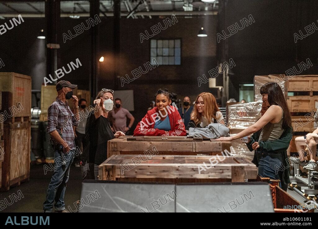 CELESTE O'CONNOR, DAKOTA JOHNSON, ISABELA MERCED, S. J. CLARKSON and SYDNEY SWEENEY in MADAME WEB, 2024, directed by S. J. CLARKSON. Copyright Sony Pictures, Columbia Pictures, Marvel Entertainment. Distribuidora: Sony Pictures.
