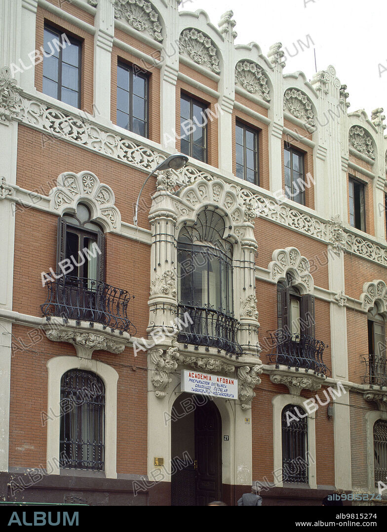 ANIBAL GONZALEZ ALVAREZ-OSORIO. Edificio Modernista para Laureano Montoto CALLE DE ALFONSO XIII CASA NUM 27-29 FOTO AÑOS 70.