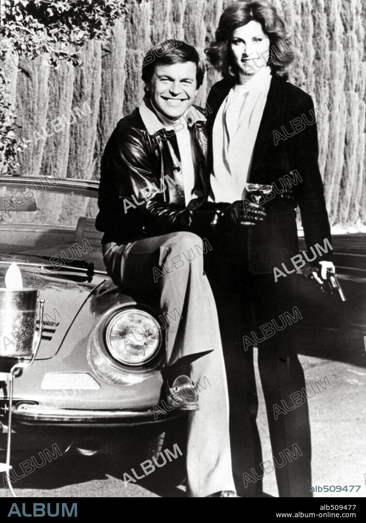 ROBERT WAGNER and STEFANIE POWERS in HART TO HART, 1979 (HART TO HART-TV). Copyright COLUMBIA PICTURES TELEVISION.