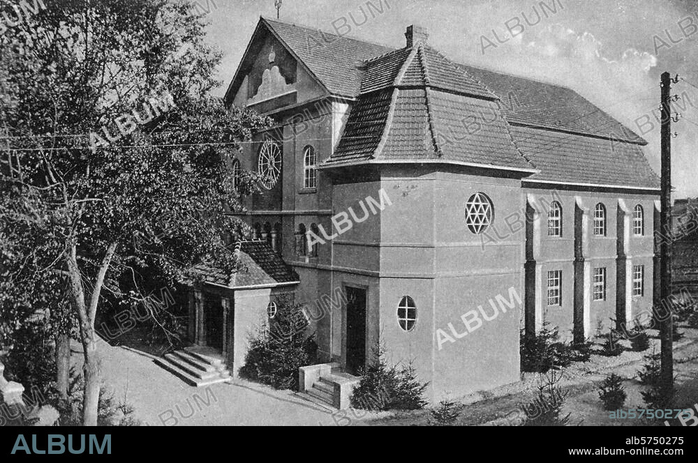Deutsch Krone - Walcz (Pommern, Polen), Synagoge (erbaut 1921/22; in der "Reichskristallnacht" Nov. 1938 zerstört). Außenansicht. Fotopostkarte, undat. (um 1925).