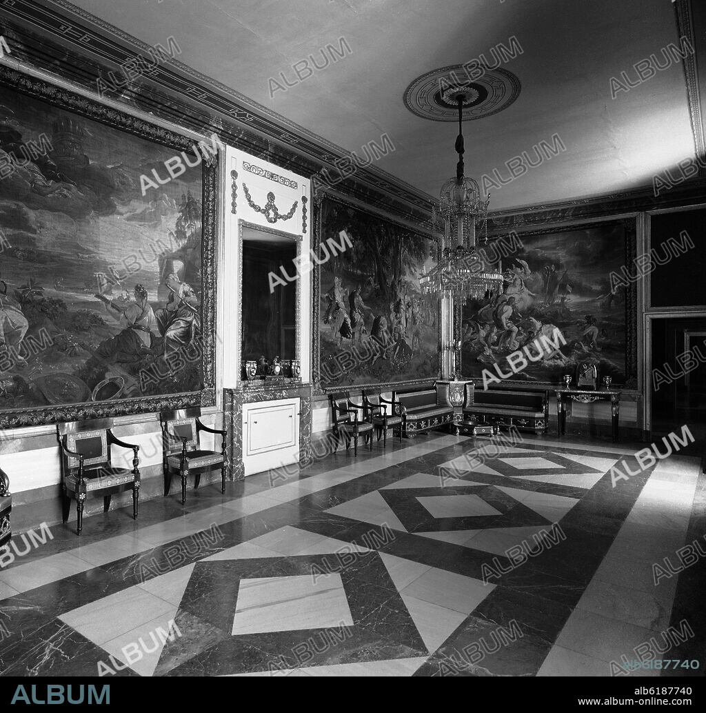 PRIMER ANTEDORMITORIO O SALA DE RUBENS CON TAPICES REALIZADOS SOBRE PINTURAS DE RUBENS DE LA SERIE DE TELEMACO - MUEBLES DE ESTILO FERNANDINO.
