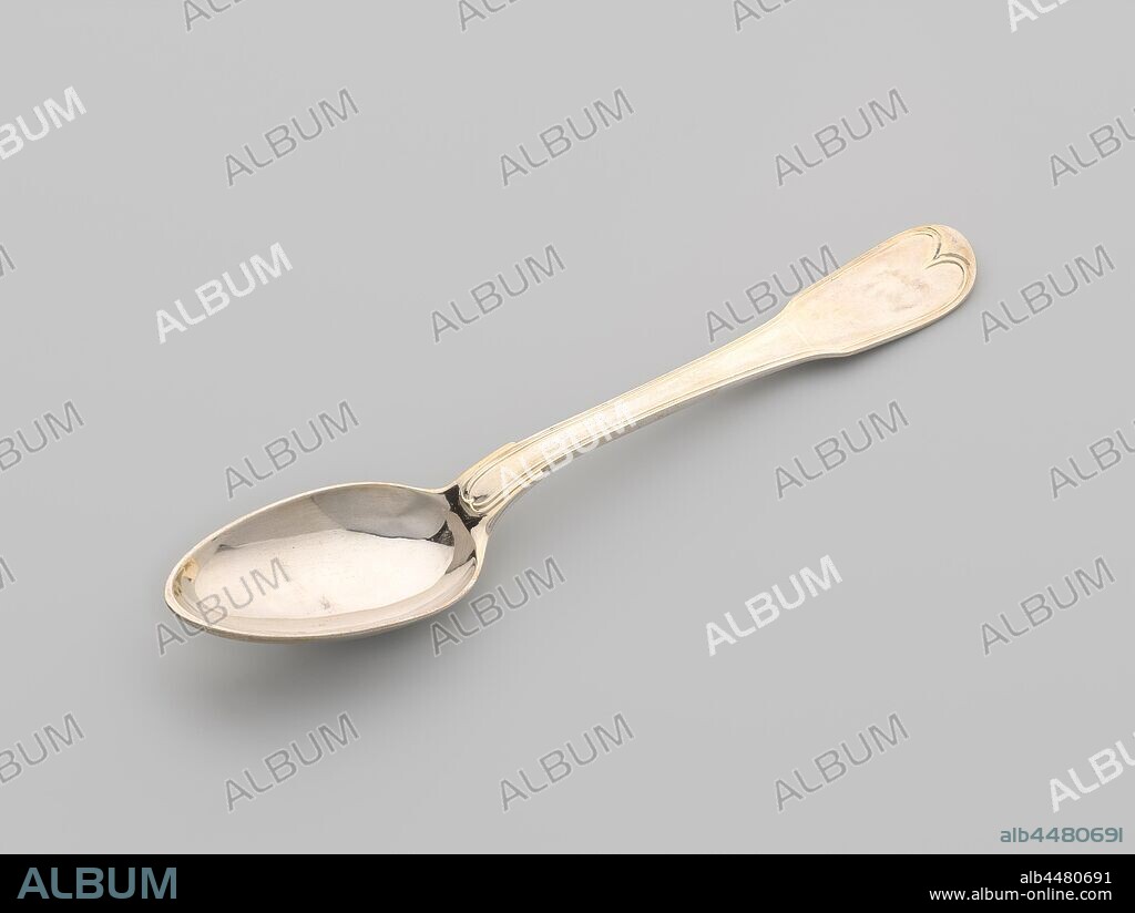 Dessert spoon with the helmet sign Clifford, The egg-shaped bowl of the spoon has a narrowed end and is connected on both top and bottom by means of a single praise to the flat, curved handle that extends to the spatula-shaped end. The top and bottom of the handle are surrounded by a double fillet edge, which is swiveled at the end. The helmet mark Clifford is engraved on the underside of the spatula of both the spoons and forks., Roelof Helweg, Amsterdam, 1806, silver (metal), l 18.8 cm × w 3.7 cm × w 62 gr.