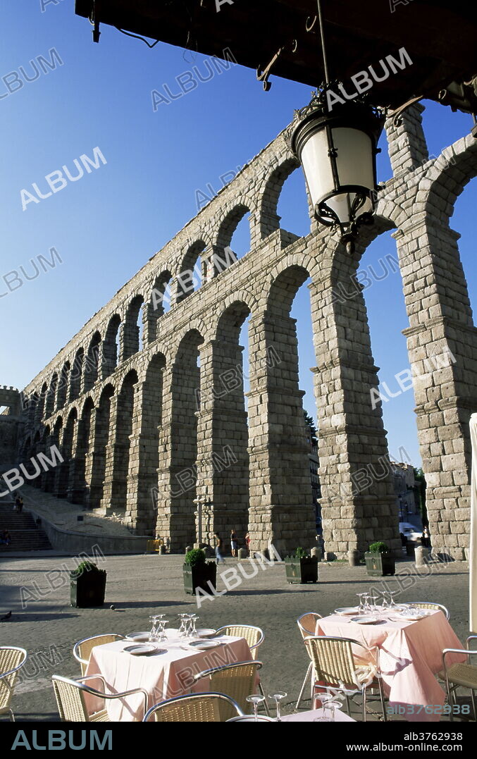 The Roman aqueduct, UNESCO World Heritage Site, from terrace of cafe in the Plaza Azoguejo, Segovia, Castilla y Leon, Spain, Europe.