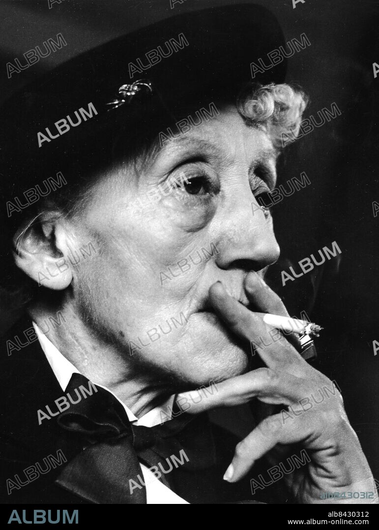 Orig. bildtext... NAIMA WIFSTRAND Anm. Naima Wifstrand, 1890-1968, skådespelerska persons: Naima Wifstand sites: SVERIGE*.