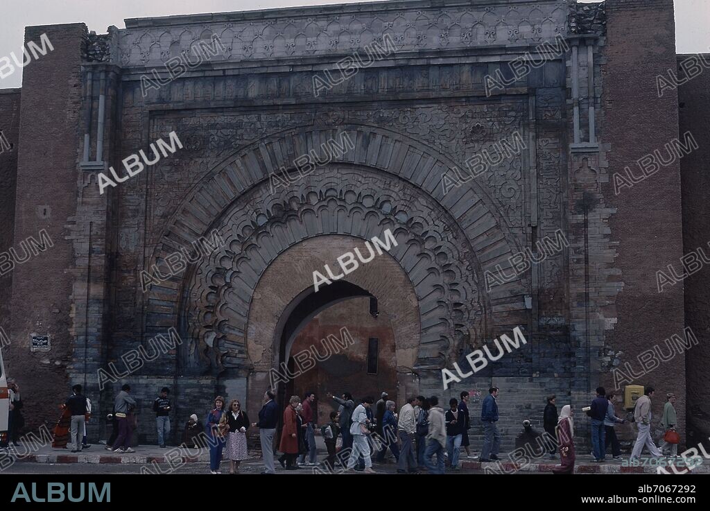 PUERTA MONUMENTAL BAG AGNADOU CON INSCRIPCION CORANICA EN CARACTERES CUFICOS - SIGLO XII.