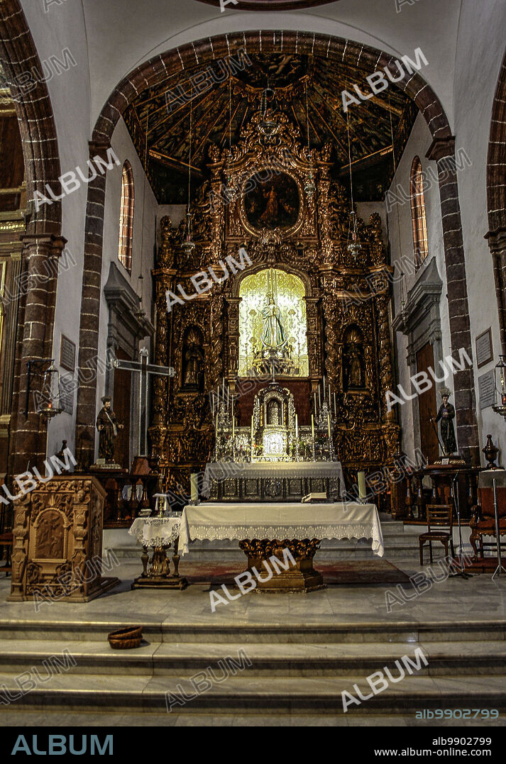 Santa Cruz de Tenerife, Tenerife, Comunidad Autonoma des Canarias, Spain. The Iglesia- Parroquia Matriz de Nuestra Señora de La Concepción (Church of the Immaculate Conception) is a Catholic church located in the city of Santa Cruz de Tenerife It is the only church in the Canary Islands that has five naves. The interior of the church, the main altar.