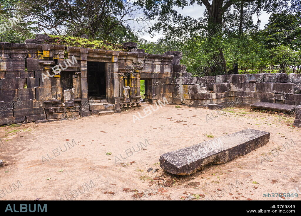 Shiva Devale No 1, ruins of a Hindu Temple, Polonnaruwa, UNESCO World Heritage Site, Sri Lanka, Asia.