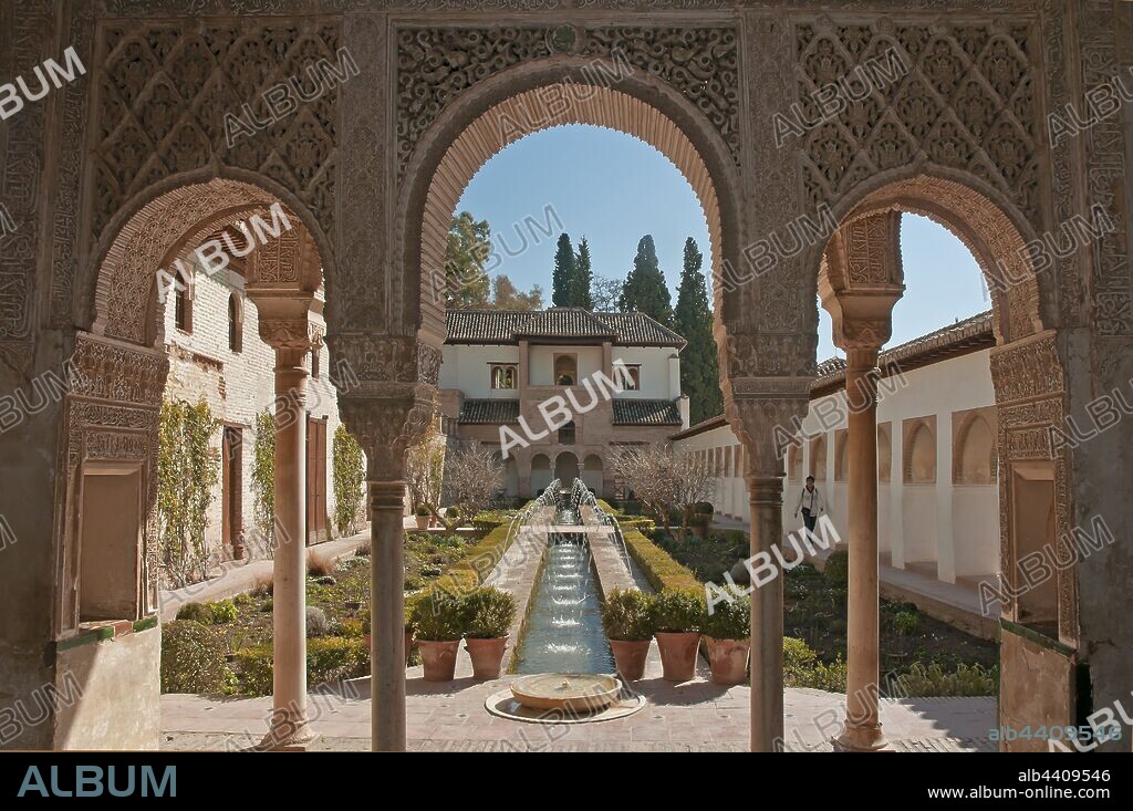 Generalife palace and Patio de la Acequia, Granada, Region of Andalusia, Spain, Europe.