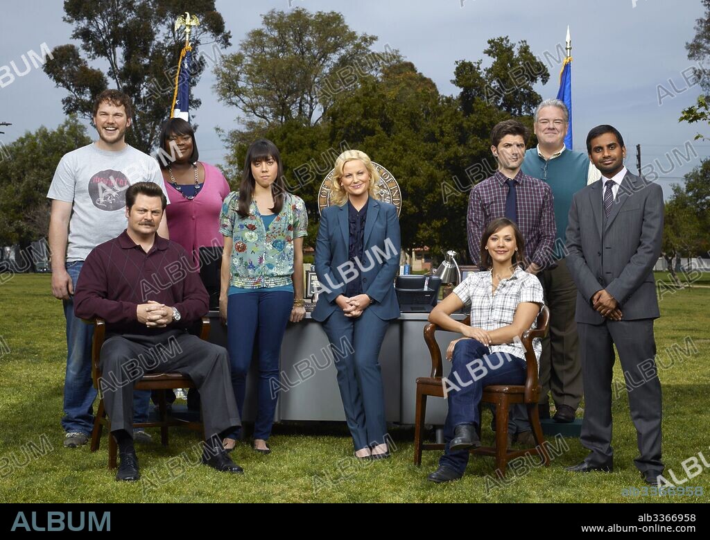 ADAM SCOTT, AMY POEHLER, AUBREY PLAZA, AZIZ ANSARI, CHRIS PRATT, JIM O'HEIR, NICK OFFERMAN, RASHIDA JONES and Retta in PARKS AND RECREATION, 2009, directed by MICHAEL SCHUR. Copyright NATIONAL BROADCASTING COMPANY (NBC).