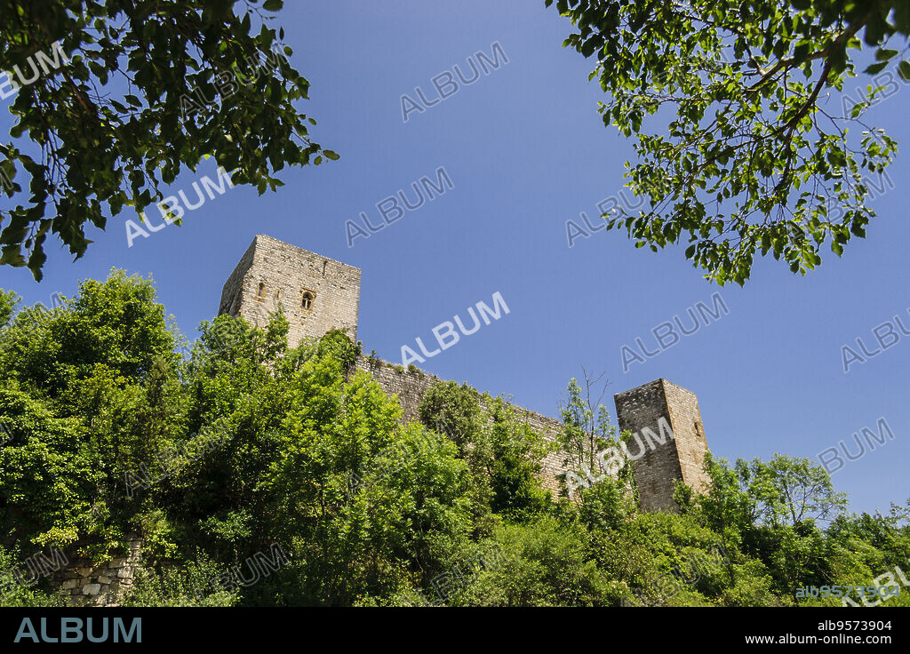 castillo de Puivert, siglo XIV, castillo cátaro ubicado en el pueblo de Puivert, en el departamento del Aude, Languedoc-Roussillon, pirineos orientales,Francia, europa.