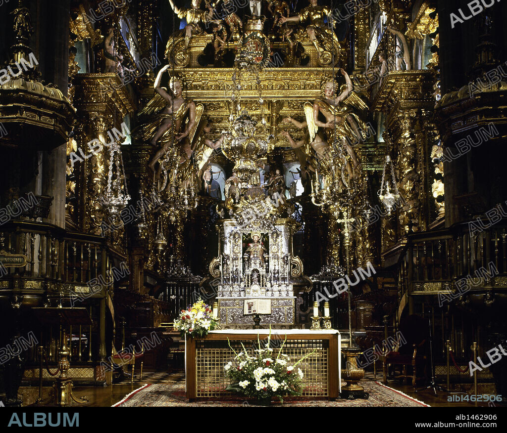 DOMINGO DE ANDRADE (1639-1712). SPANISH ARCHITECT.. Spain. Cathedral of Santiago. Main Chapel. Altar with the image of the Apostle St. James (12th century), sculpted in stone. The baldachin that covers the altar is a work of Domingo de Andrade (1639-1712), from the 17th century, with Solomonic columns and supported by angels. Santiago de Compostela. Province of A Coruña. Galicia.